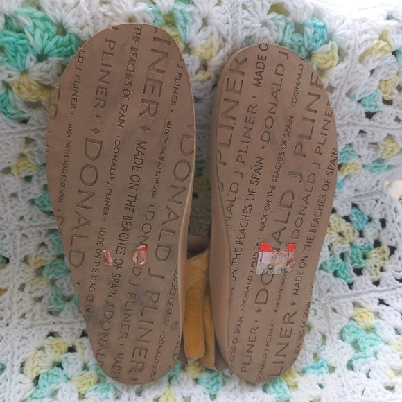 Donald J Pliner Women's Stylish Yellow Sandals Size 10 M US - Picture 7 of 14